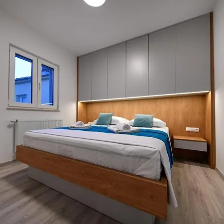Hotel Holiday Nikolina 4*