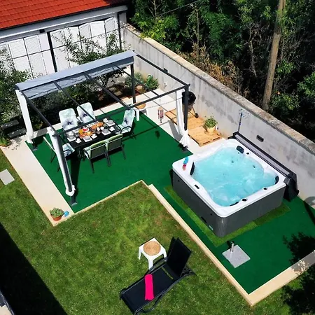 Holiday Nikolina 4* Privlaka (Zadar)