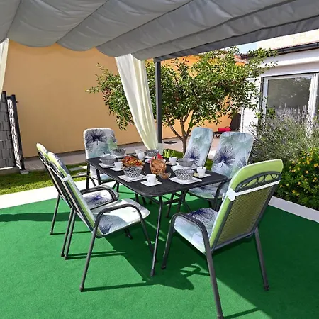 Holiday Nikolina Tatil Evi